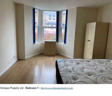 3 bedroom flat to rent - Photo 2