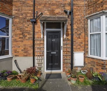 Well-presented one bedroom top floor apartment in the desirable are... - Photo 5