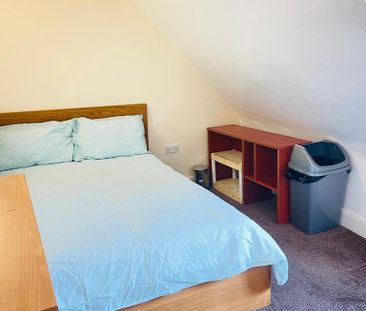 1 bedroom in a house share to rent - Photo 3