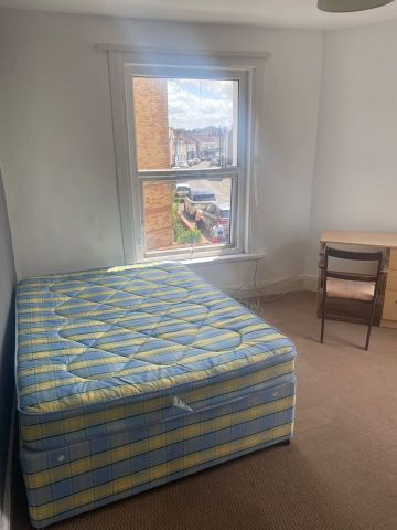 Room in a Shared House, Chester Street, BS5 - Photo 3