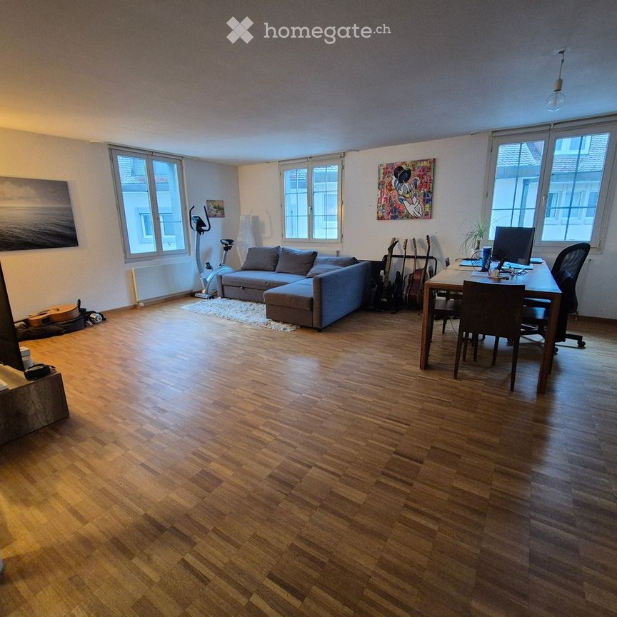 Charmante 2.5-Zimmer-Wohnung mitten in der Altstadt von Baden – per 1. Dezember - Photo 1