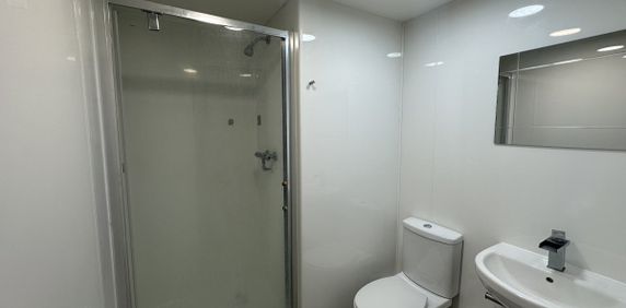 Venn Street, HUDDERSFIELD - Photo 2