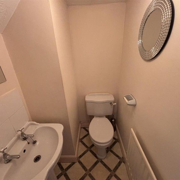 4 BED Detached house To rent - Photo 1