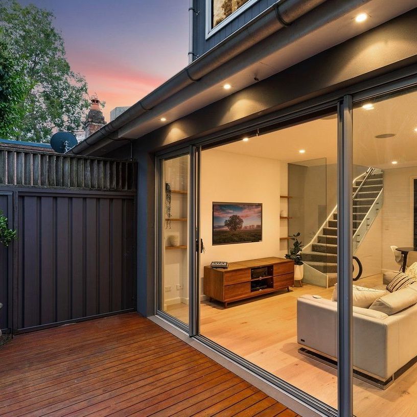 Peaceful 3 bed designer sanctuary of exquisite style & quality - Photo 1