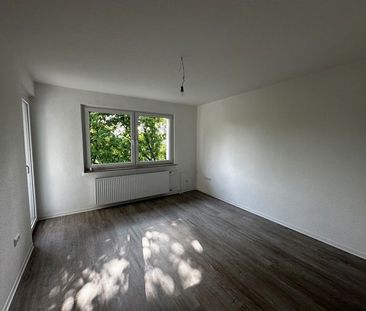Attraktiv! Frisch renovierte 3-Zimmer-Wohnung in zentraler Lage - Photo 1