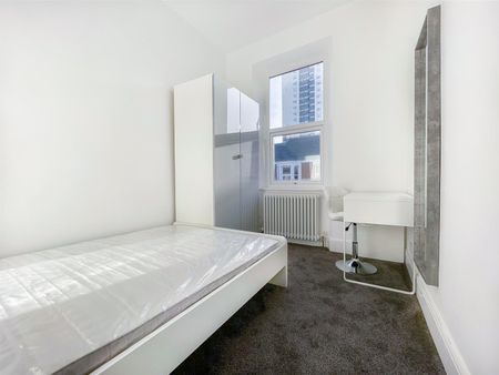 Wolseley Gardens, Newcastle Upon Tyne - Photo 2