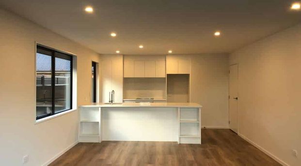 Three bedroom fully fenced home - Photo 1