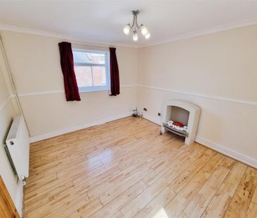 2 Bedroom Maisonette to Rent in Dayton Street, Rushden, Northants, ... - Photo 5