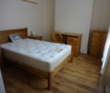 4 bedroom terraced house to rent - Photo 4