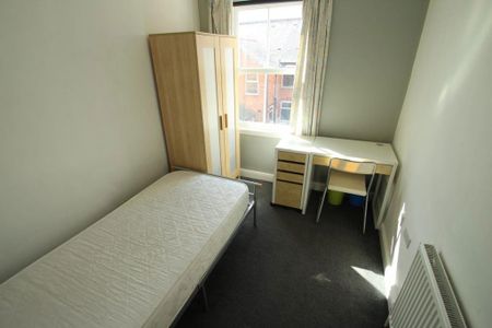 4 bedroom terraced house to rent - Photo 2