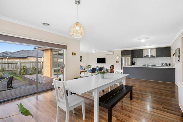 The Ultimate Family Home - Five Bedroom - Three Living - Photo 1