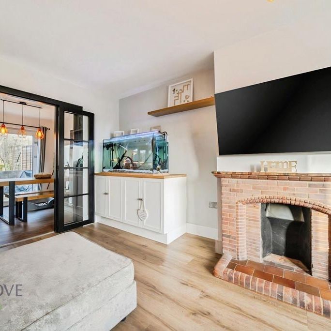 4 bedroom semi-detached house to rent - Photo 1