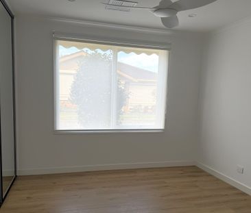 Modern Two Bedroom Freestanding Unit with Spacious Courtyard - Photo 3