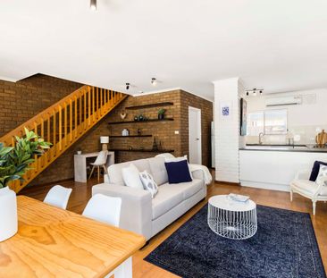 Large & Private 3 bedroom Townhouse - Photo 4