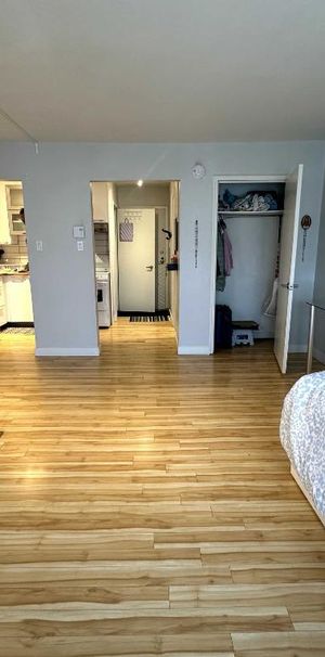 2 ½ Apartment for Rent – $1050/month (June) – Heating, electricity & internet included – Available starting June 1 - Photo 1