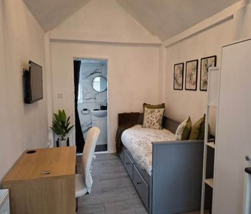 Studio Flat, Overstone Road, LU4 - Photo 1