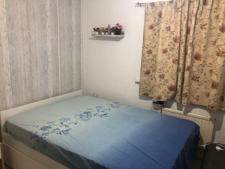 Room in a Shared House, Lindbridge Road, NG8 - Photo 2