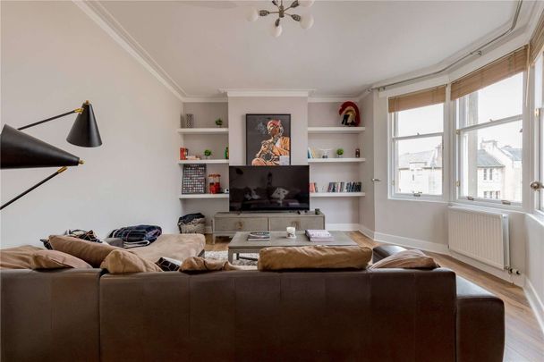 A three bedroom part furnished second floor flat, located in Comely Bank available for a long-term Let. - Photo 1