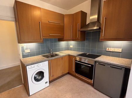 2 Bed Flat - Photo 4