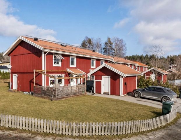 Söderby Gårdsväg 1A - Photo 1
