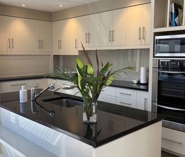 Spacious home on illustrious Cotter Avenue - Photo 5
