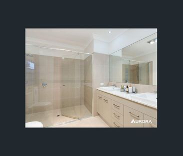 Luxurious Two-Level Townhouse in Morningside’s Premier Precinct - Photo 4