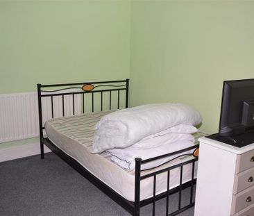 2 bedroom end of terrace house to rent - Photo 5