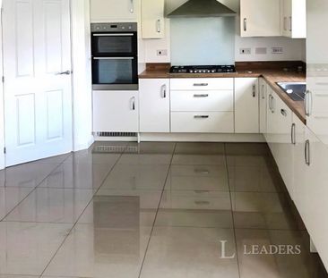 4 bedroom detached to rent Arnold Drive, Corby - Photo 3
