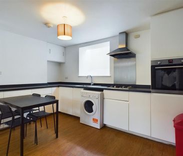 4 bedroom terraced house to rent - Photo 6