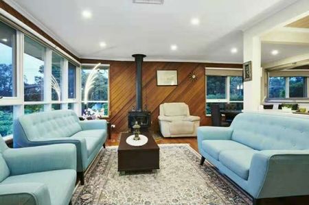 Comfortable Family Living in a Quiet Mooroolbark Location - Photo 2