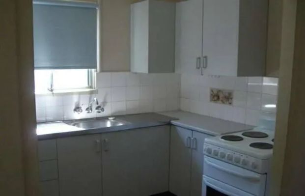 affordable 2-bedroom house with sunny backyard for lease - Photo 1