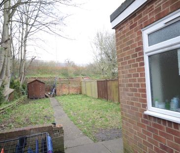 2 bedroom end of terrace house to rent - Photo 1