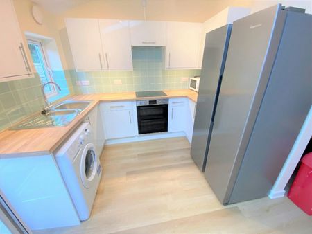 Terraced House to rent on - Photo 2