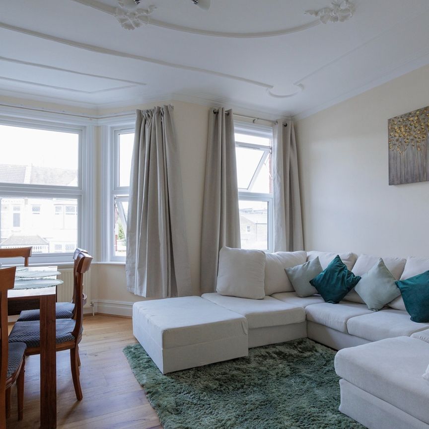 3 Bed Flat, Hanover Road, NW10 - Photo 1