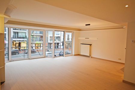 Centraal gelegen ruim appartement vlak bij het stadhuis van Knokke - Photo 2