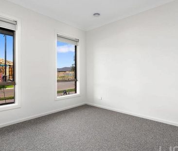 Near New 3 Bedroom Home - Photo 3