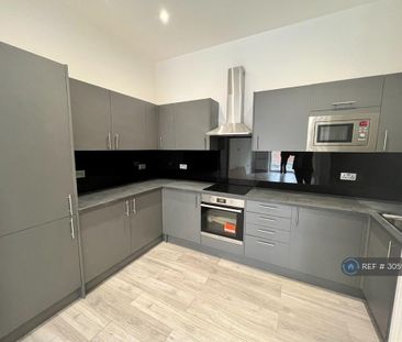 3 bedroom flat to rent - Photo 5