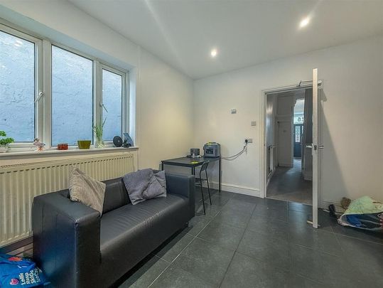 House share to rent - Photo 1