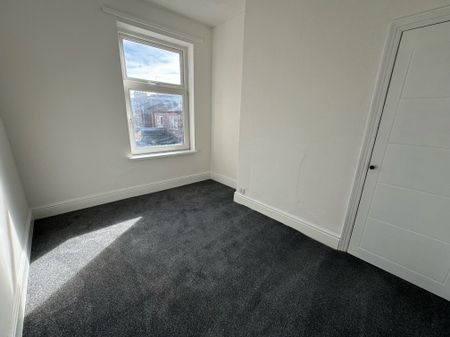 Chanterlands Avenue, Hull - Photo 4