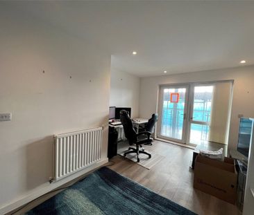 1 Bedroom Flat / Apartment - John Thornycroft Road, Southampton - Photo 4