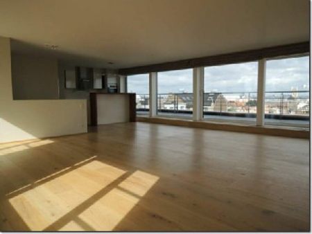 SCHAERBEEK : PENTHOUSE / DUPLEX 3 CHAMBRES + GRANDE TERRASSE - Schaerbeek - Photo 2