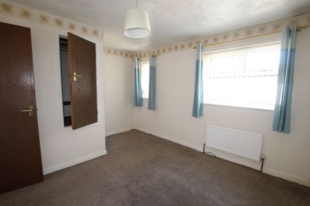 Laburnum Crescent, Kettering, Northamptonshire, NN16 - Photo 4