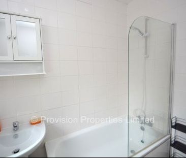 4 Bedroom Houses Hyde Park - Photo 4