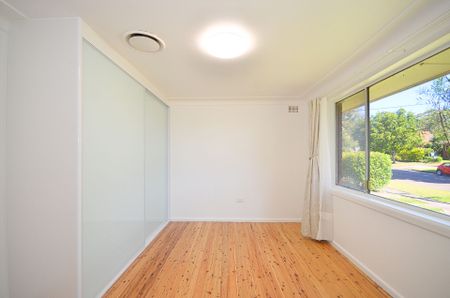 Renovated 3 Bedroom Plus Extra Study Room - Photo 2