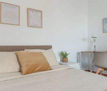 Room in a shared 8-bedroom apartment for rent in Palacio, perfect f... - Photo 6