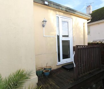 2 bedroom ground floor flat to rent - Photo 6