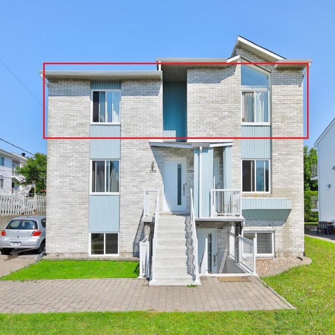 Grand 4 ½ de style condo entièrement rénové – Dernier étage d’un triplex à Sainte-Thérèse ! - Photo 1