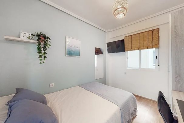 Avinguda de la Malvarrosa, Valencia, Valencian Community 46011 - Photo 1