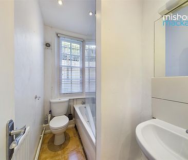 Double bedroom patio flat offering spacious rooms. Located in the Seven Dials with Brighton mainline train station close by. Offered to let part furnished. Available now! - Photo 6