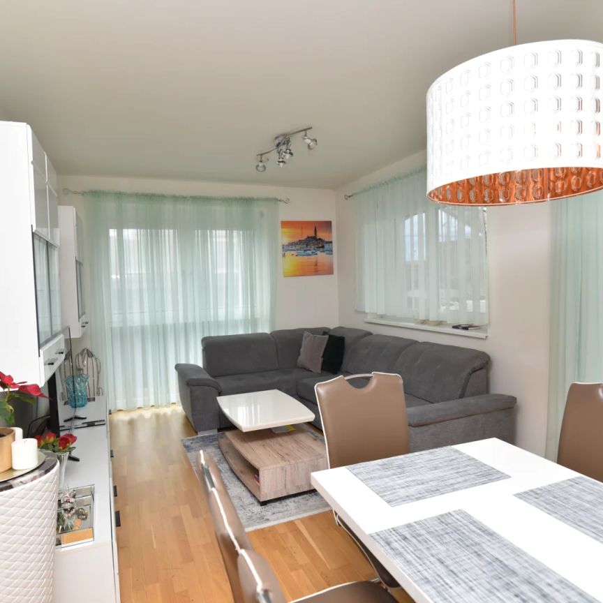 SPITZEN BALKON mit 13m²! Toll aufgeteilte 2-Zimmer WOHNUNG in TOP LAGE! Ab September! - Photo 1